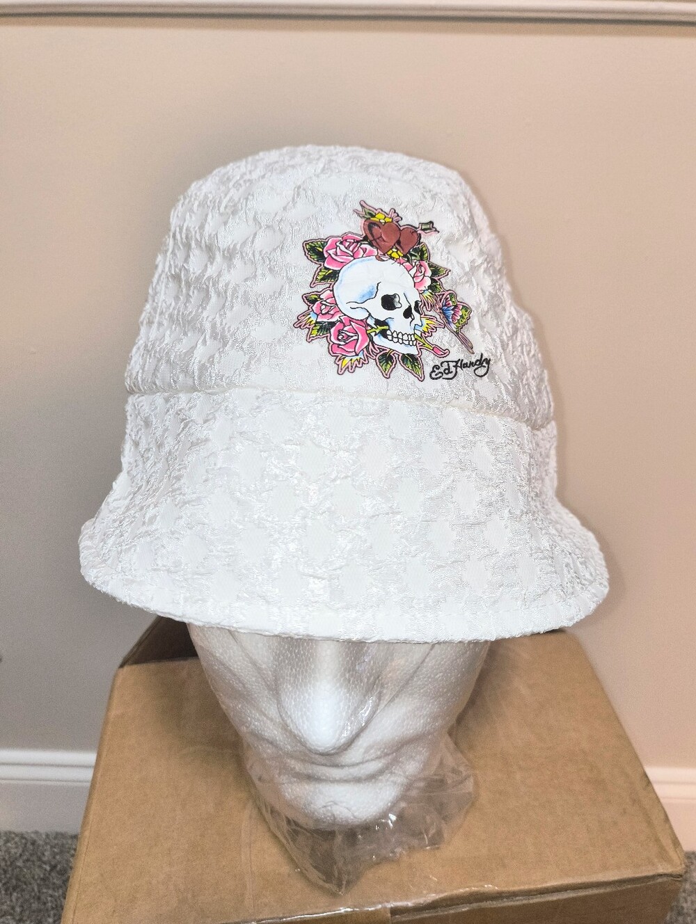 Ladies Ed Hardy White Bucket Hat Size One Size Fits All
